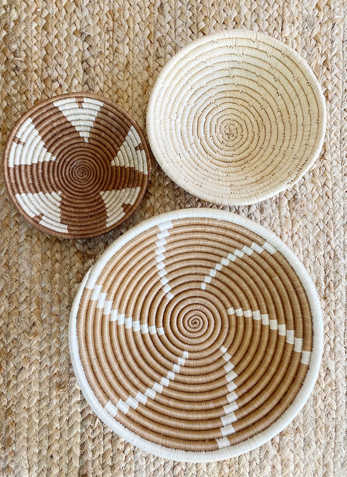 TAN + WHITE SUNSHINE RAYS MEDIUM BASKET