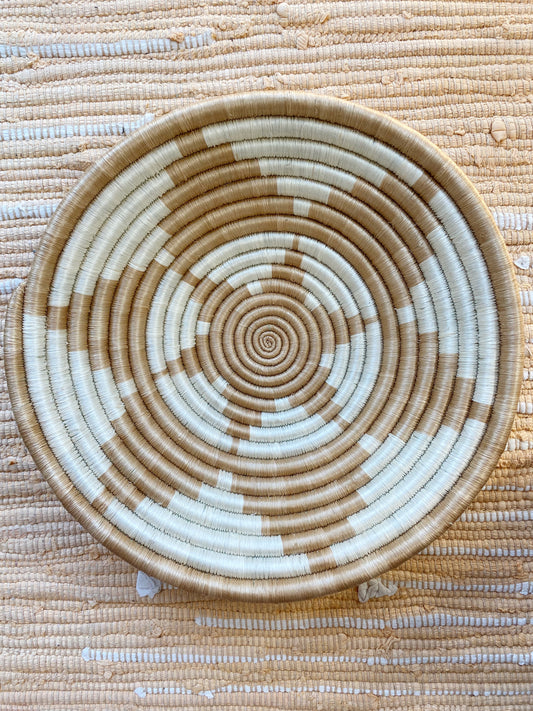 TAN + WHITE STAR MEDIUM BASKET